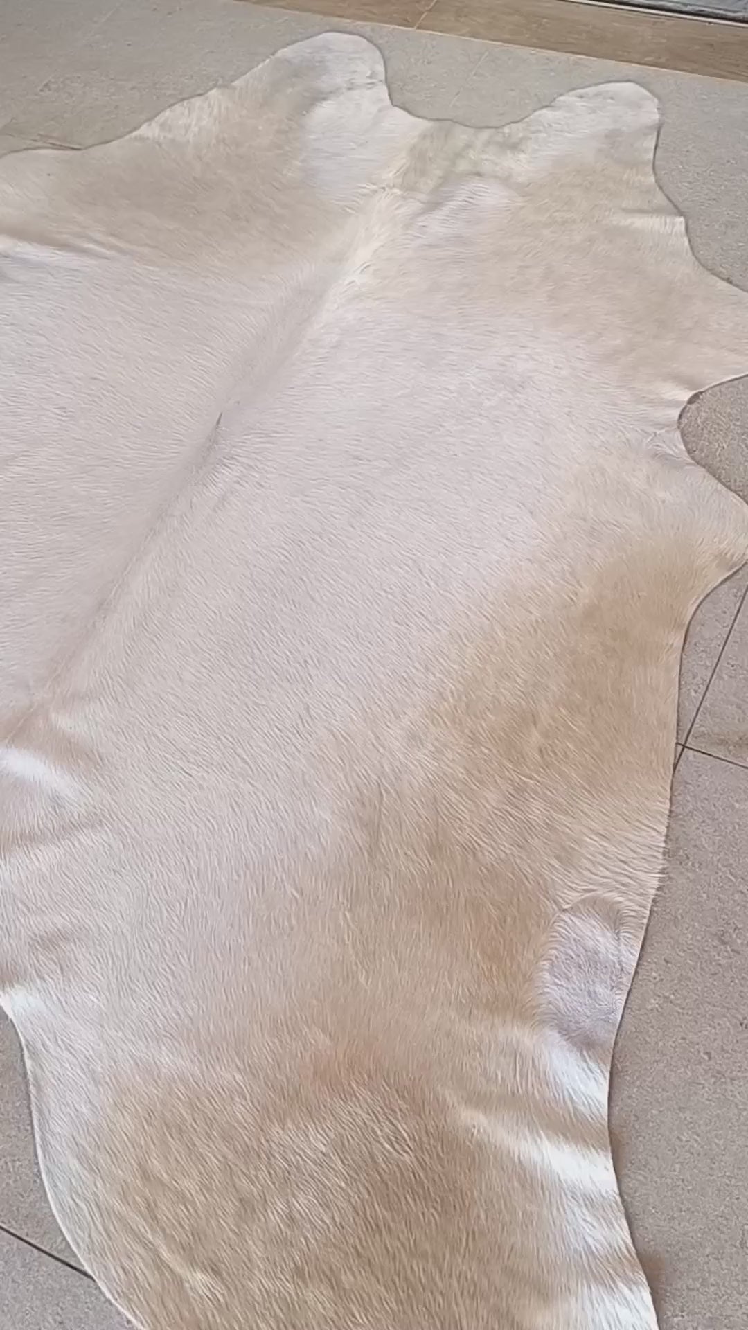 Tapete de pele de boi — vídeo real do produto BRA1055