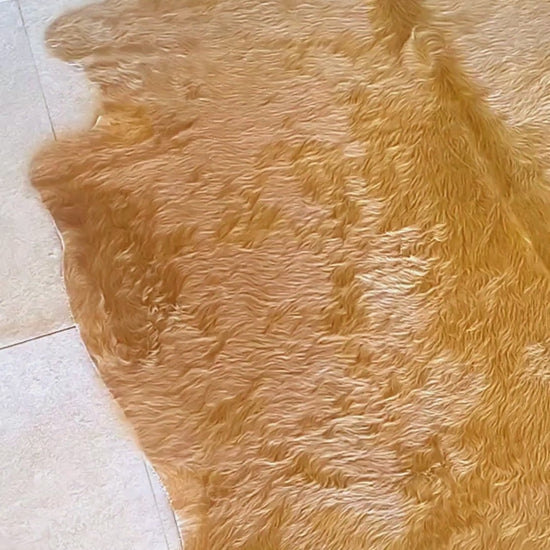 Tapete de couro bovino bege marrom dourado BE956 1,91x1,90m — video