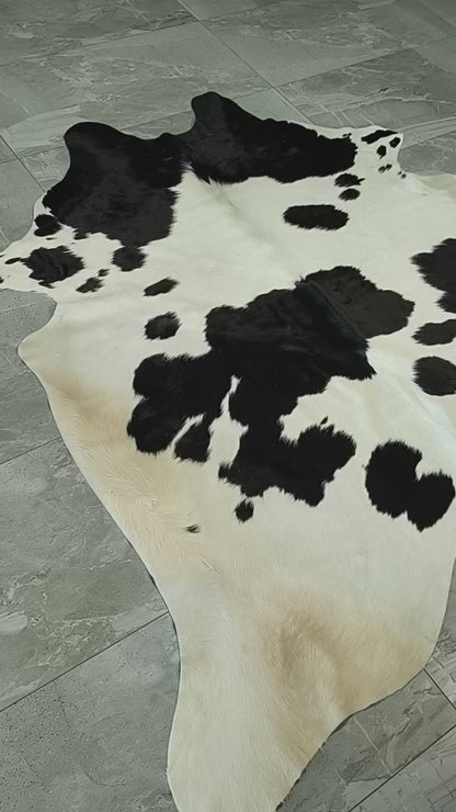 Tapete Bovino Natural Preto e branco  I Pb1097 I 1,95x2,10m