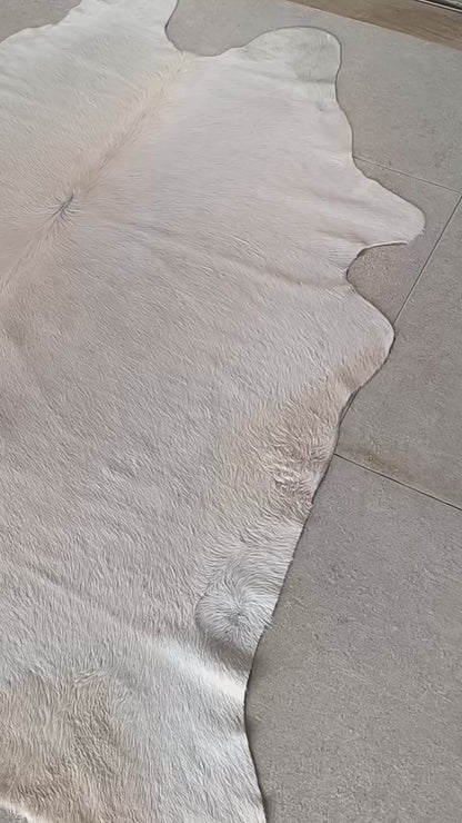 Tapete de pele de boi — vídeo real do produto BRA1046