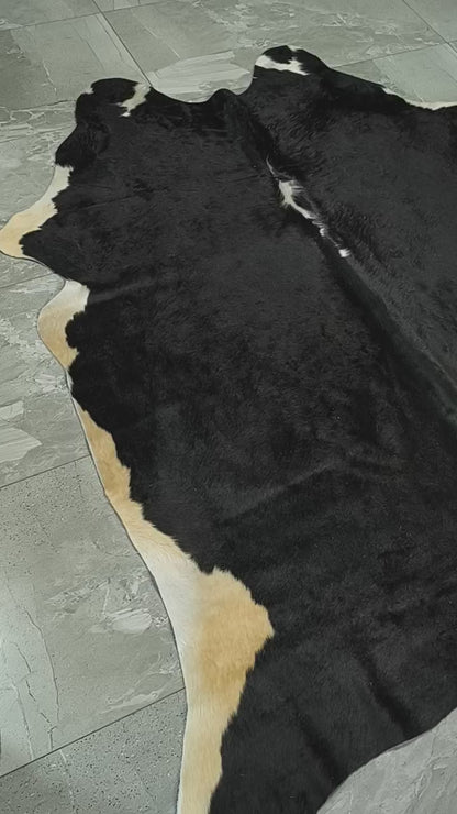 Tapete Bovino Natural Preto e branco  I Pb1099 I 1,91x1,84m