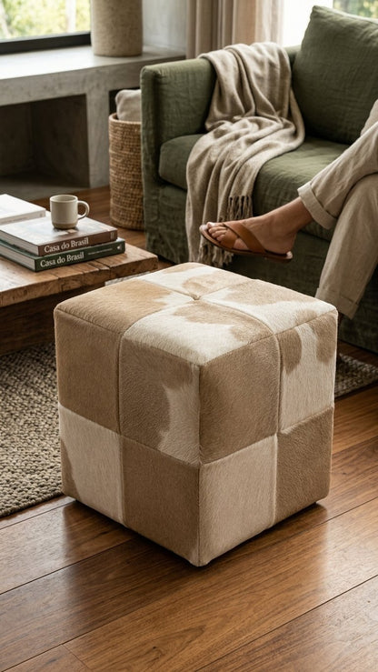 Puff Quadrado Bege e Branco em Couro Legítimo