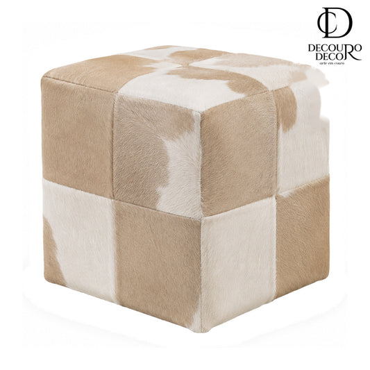 Puff Quadrado Bege e Branco em Pelo Natural Bovino