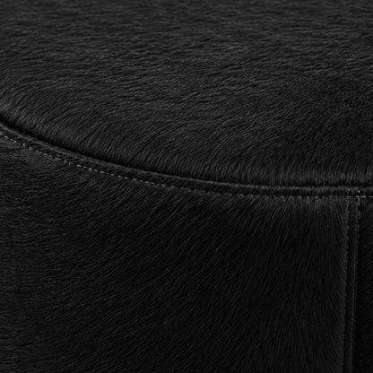 Puff preto detalhe macro - textura pelo natural e costura artesanal