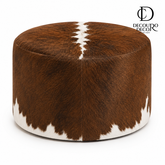 Puff Redondo em Couro Bovino Hereford Marrom e Branco 60x40 cm Tamanho Médio — fundo branco