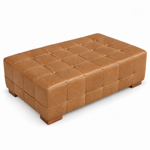 Puff Retangular Capitonê em Couro Caramelo em fundo branco