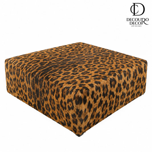 Puff Quadrado Savana Onça 80x80cm em Couro Legítimo com Serigrafia Animal Print — fundo branco