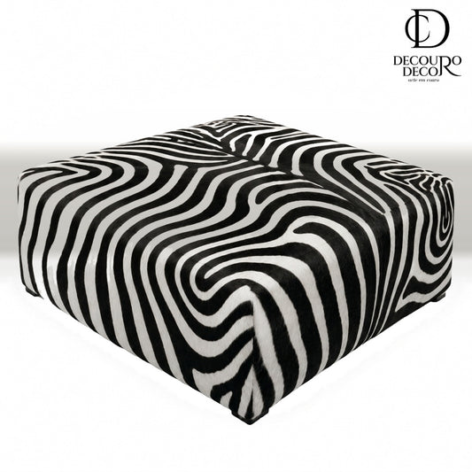 Puff Quadrado Savana Zebra 80x80cm em Couro Legítimo com Serigrafia Animal Print — fundo branco