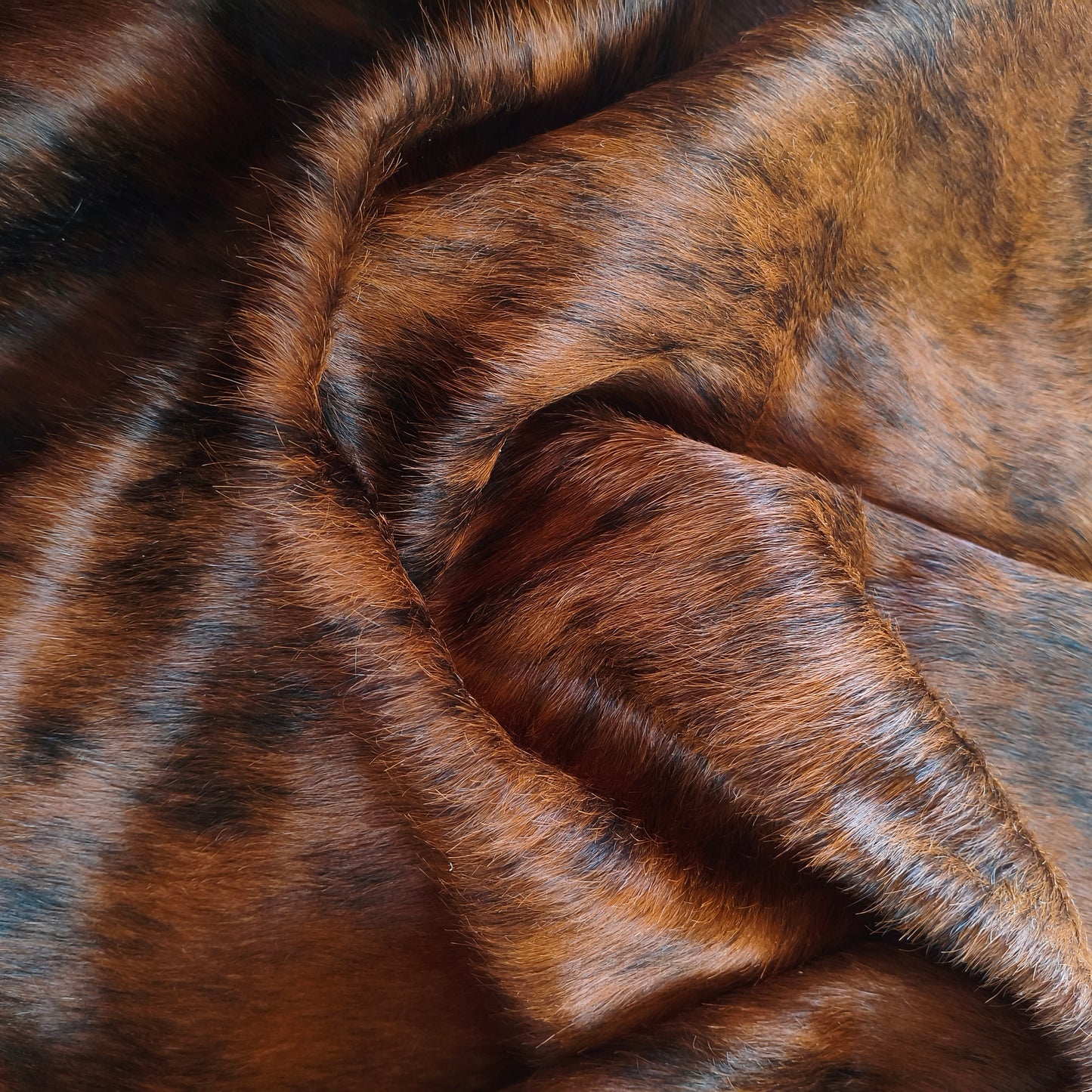Tapete de couro de boi natural brazino escuro BZE1079 — foto real 4