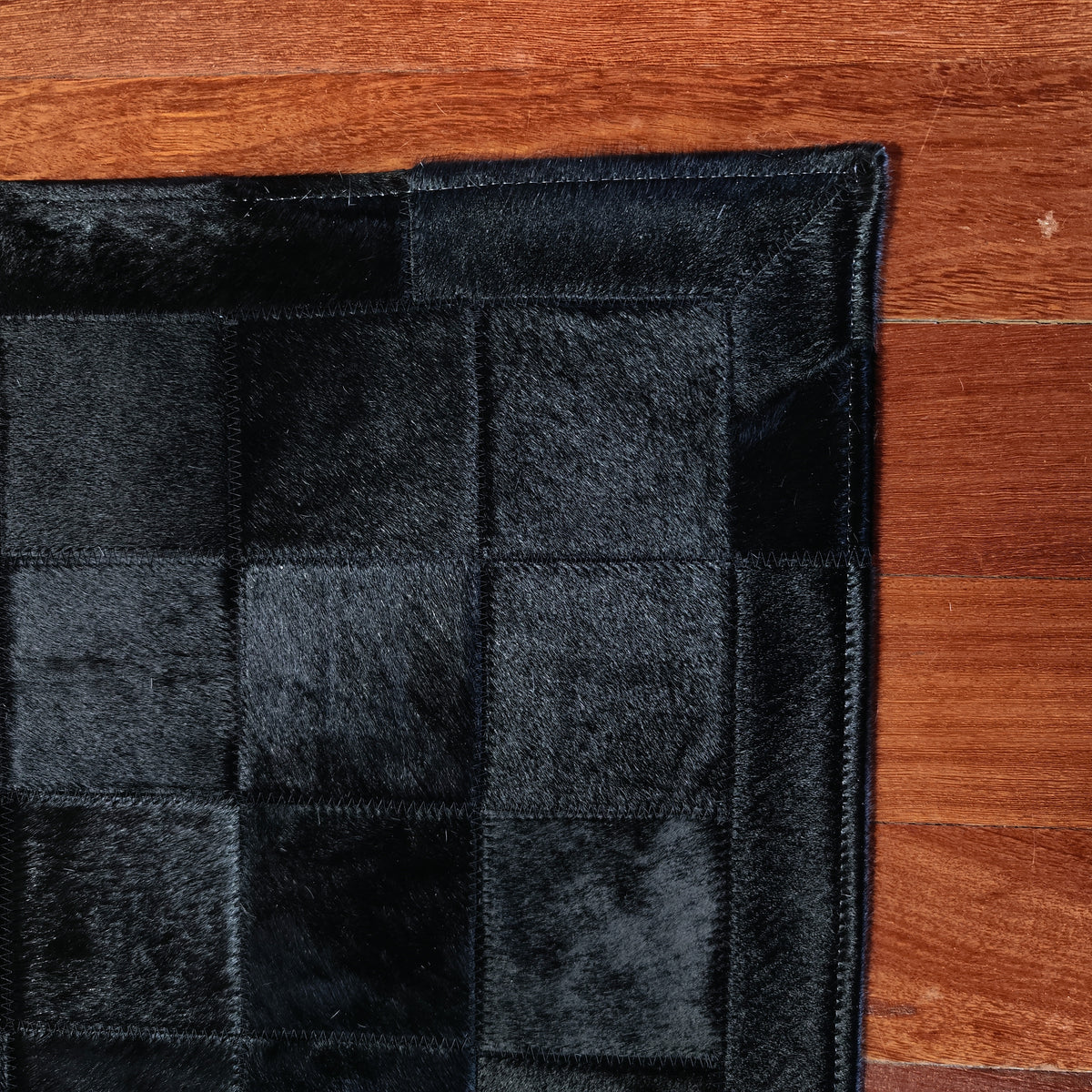 Tapete Quadriculado All Black em Couro Legítimo