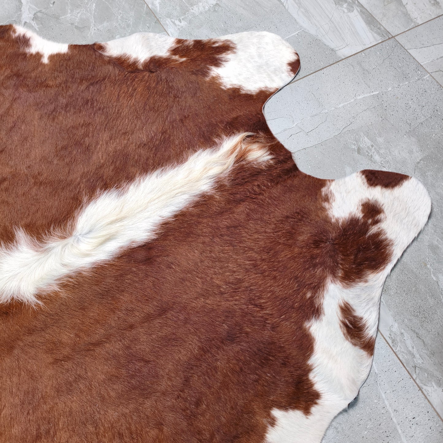 Tapete Bovino Marrom e Branco Macio I VB935 I 2,13x1,92m