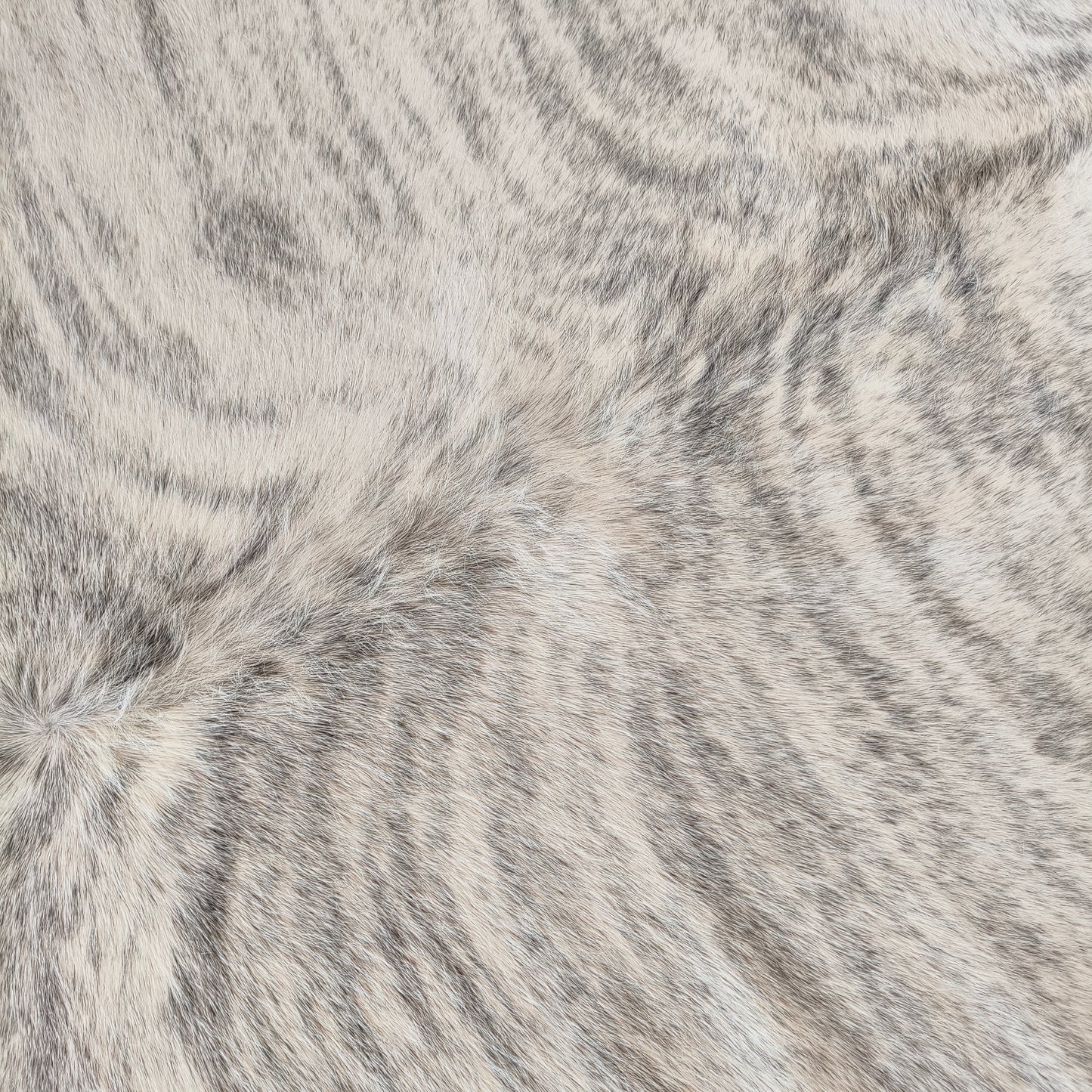 Tapete de couro de boi natural brazino claro BZC1041 — foto real 2