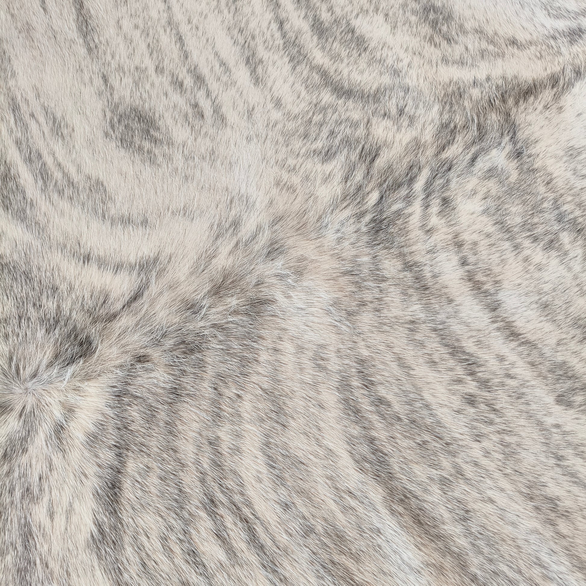 Tapete de couro de boi natural brazino claro BZC1041 — foto real 2