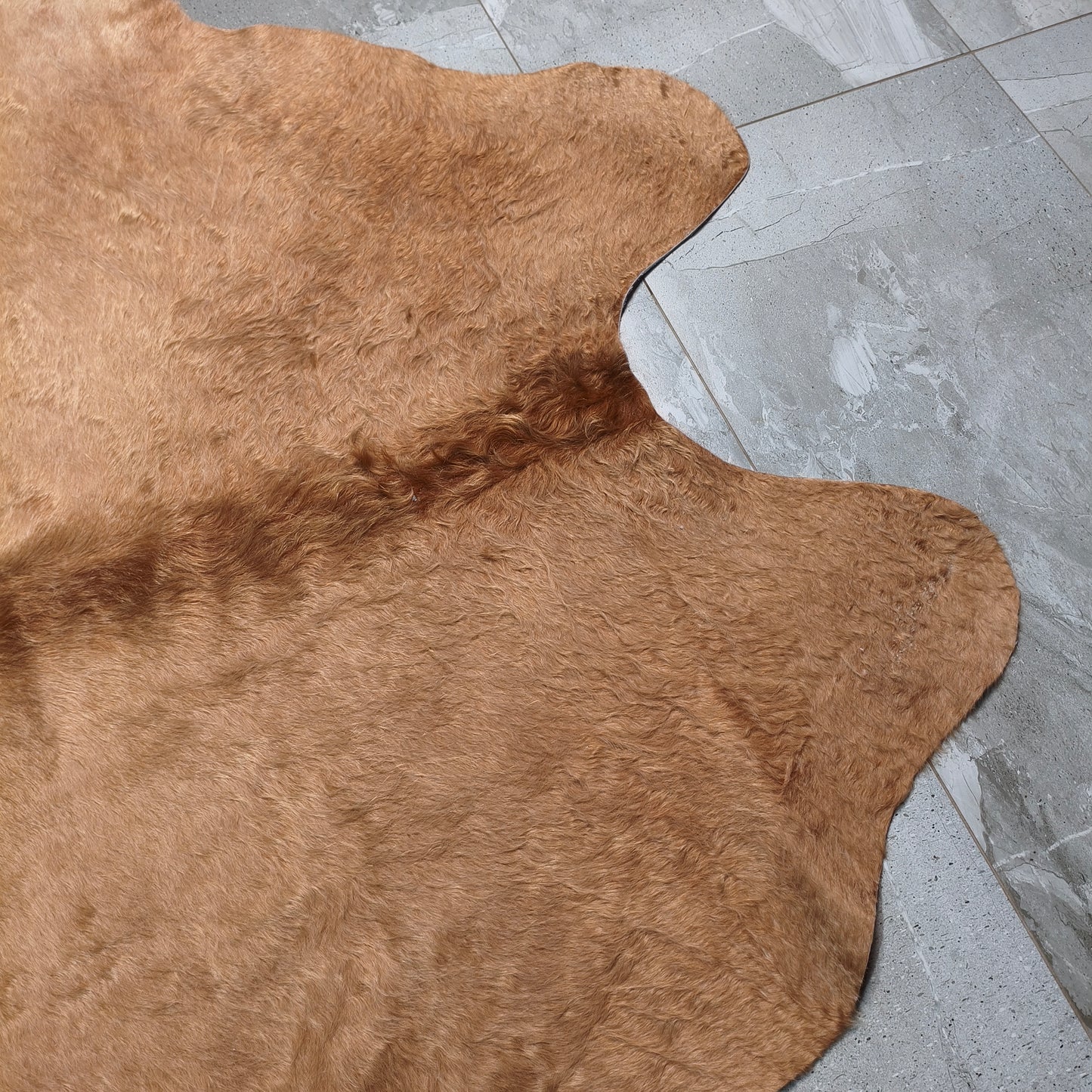 Tapete Bovino Bege Marrom Dourado Pelo Alto BE912 - 2,33x2,09m - Tamanho Grande