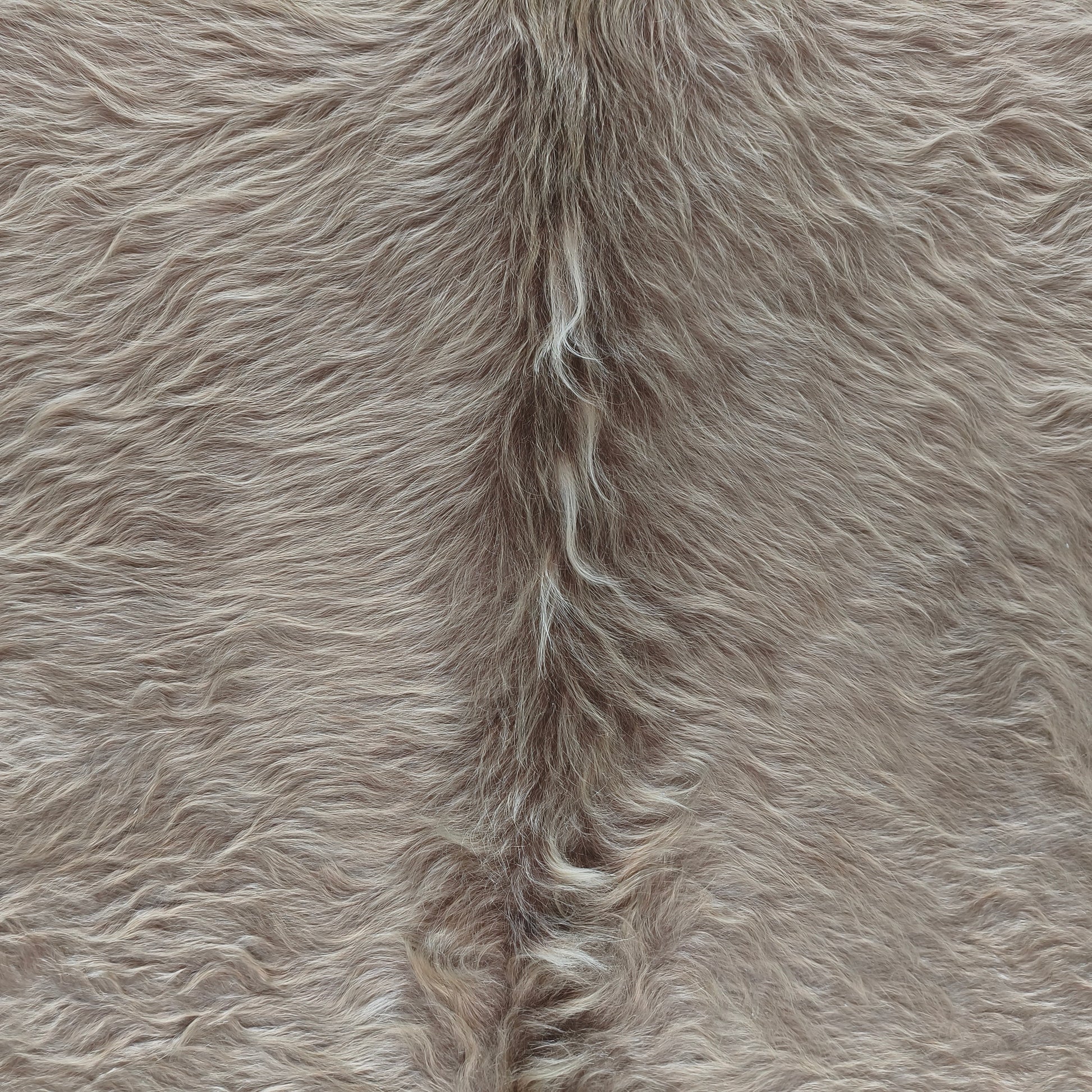 Tapete de couro de boi bege claro pelo alto BC1065 — foto real 2