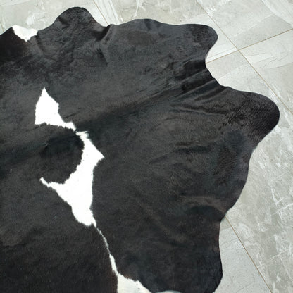 Tapete Bovino Natural Preto Intenso e Branco I PB945 I 2,06x1,56m