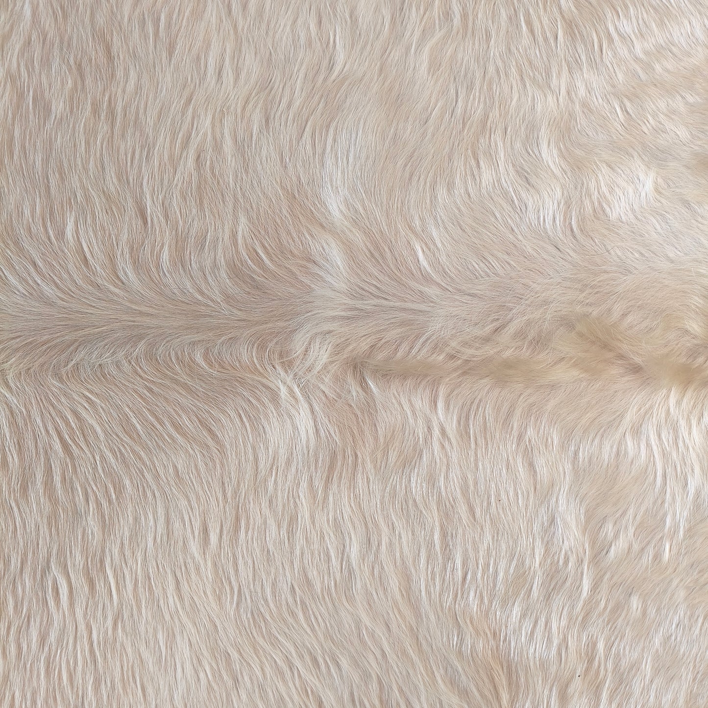 Tapete de couro de boi branco sedoso pelo alto BRA1063 — foto real 2