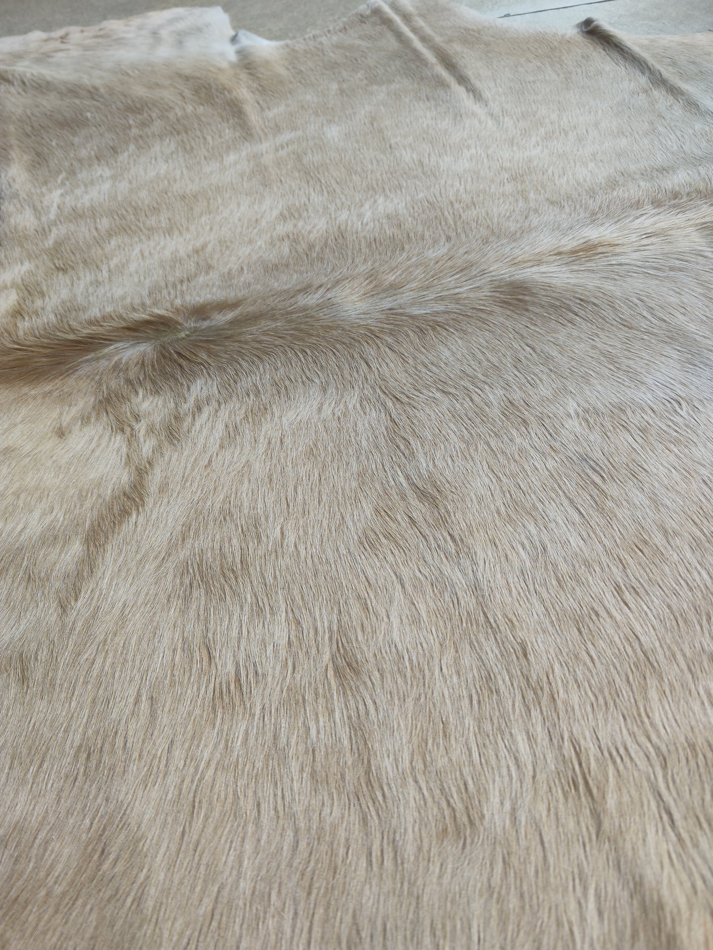 Tapete Bovino Natural Bege Claro I BC807 I 1,90x2,03 m