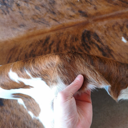 Tapete de couro de boi natural brazino escuro BZE1075 — foto real 4