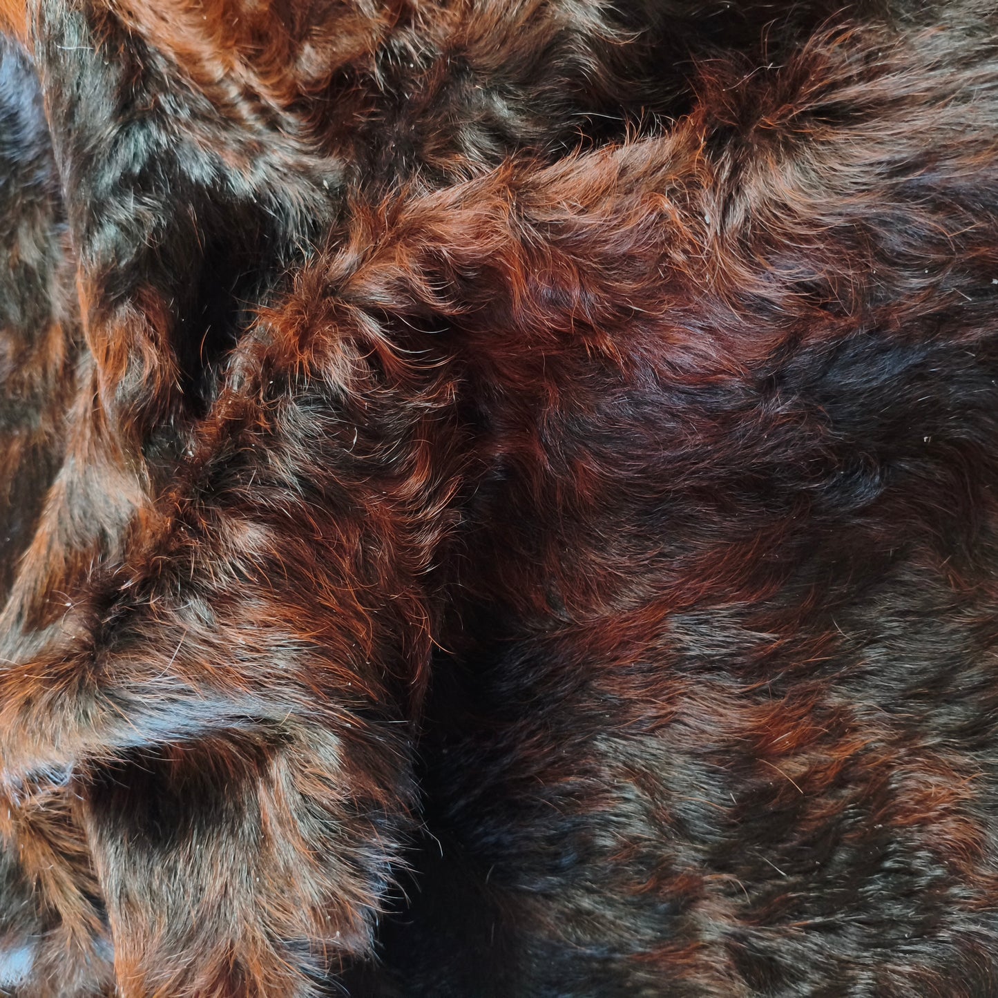 Tapete de couro de boi natural brazino preto e vermelho BZC1032 — foto real 4