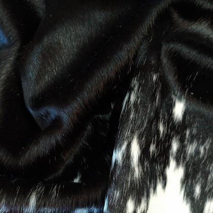 Tapete Bovino Natural Preto e Branco Pelo Alto I P1088 I 1,95x2,04m em Couro Legítimo