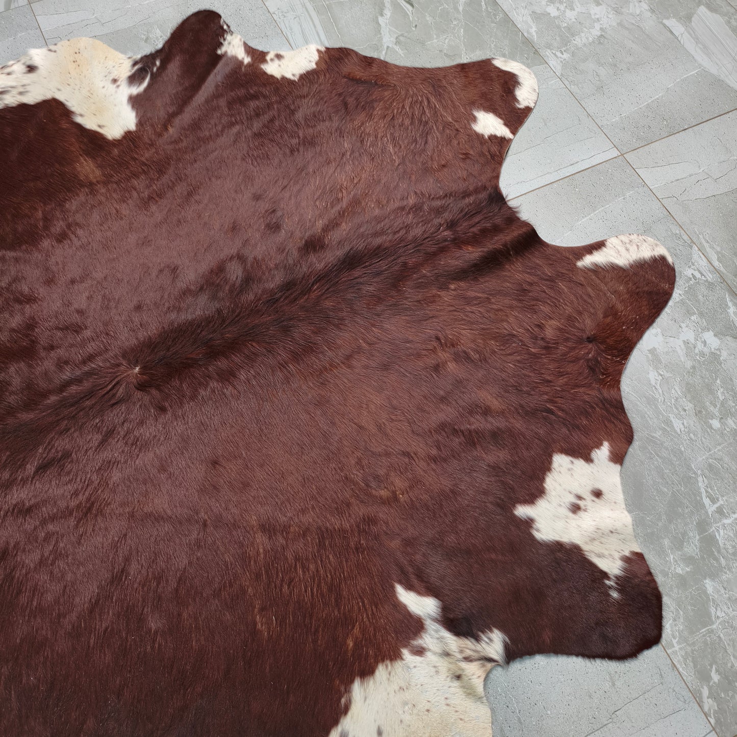 Tapete Bovino Vermelho e Branco Vibrante Macio I VB943 I 2,09x1,94m