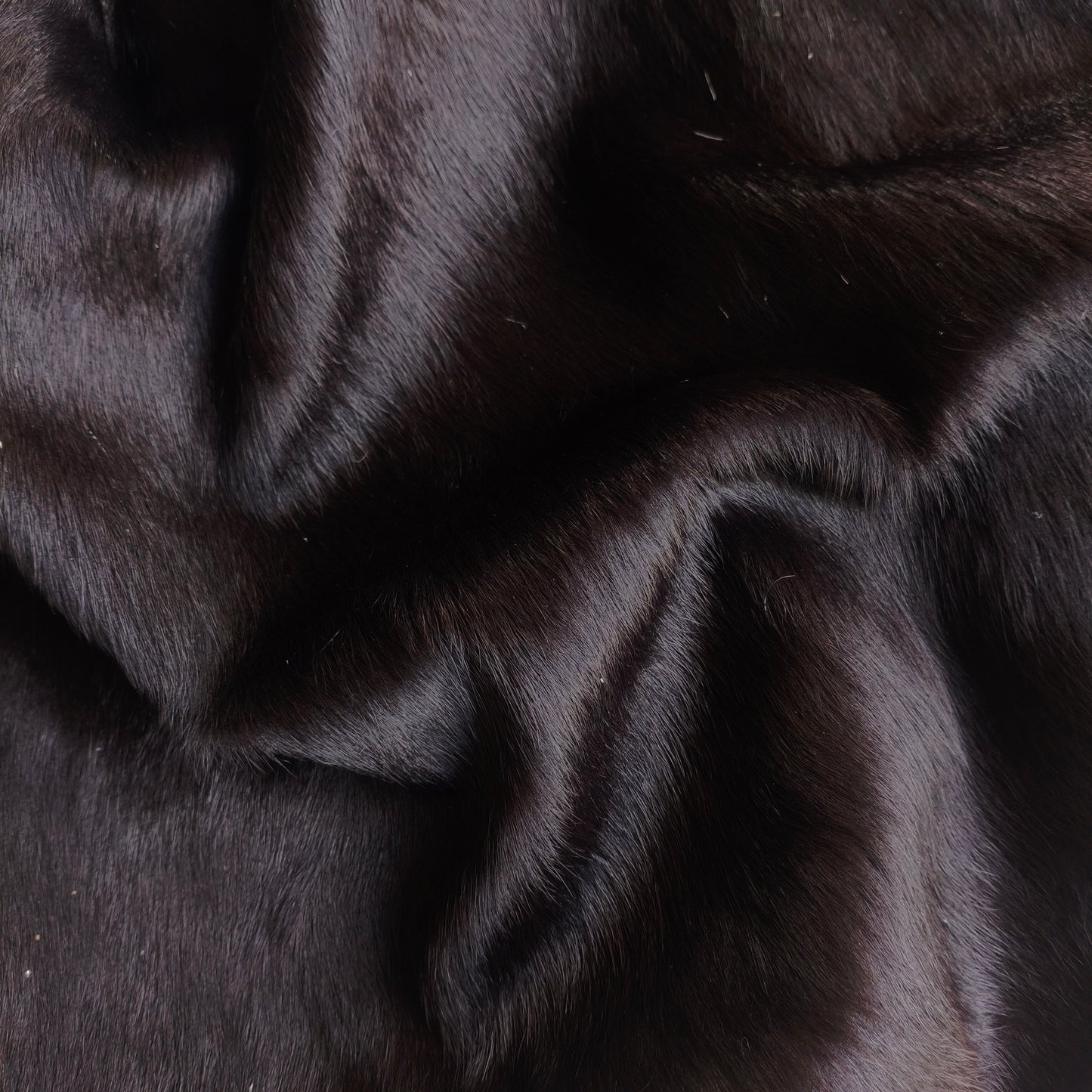 Tapete Bovino Natural Preto Intenso e Branco Macio  I PB792 - 2,12x1,76m