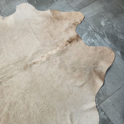 Tapete Bovino Bege Claro Sedoso Pelo Alto BC897 - 2,22x1,99m