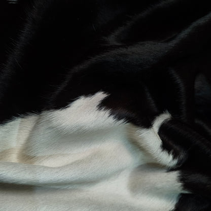 Tapete Bovino Natural Preto e Branco Pela Macia  I PB947 I 2,29x1,91m