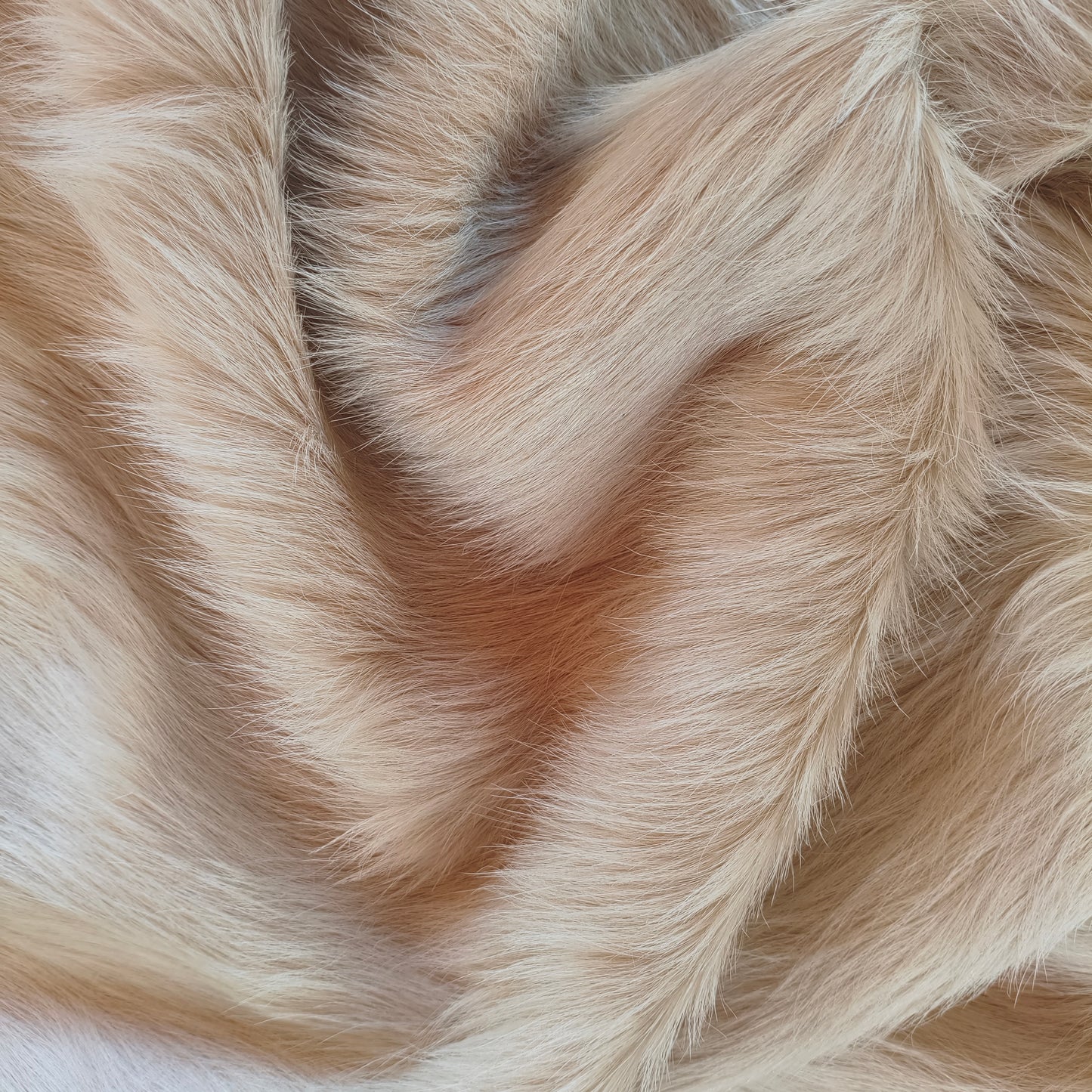 Tapete de couro de boi branco pelo alto BRA1062 — foto real 4