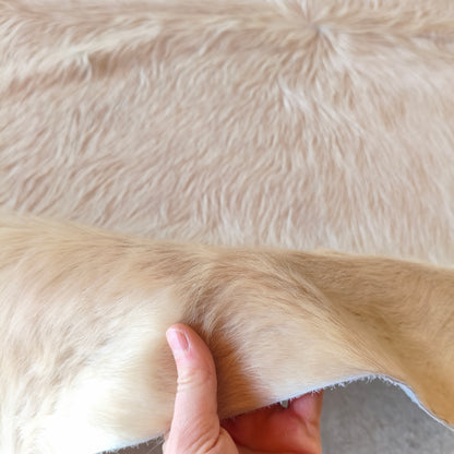 Tapete de couro de boi branco pelo alto BRA1062 — foto real 3