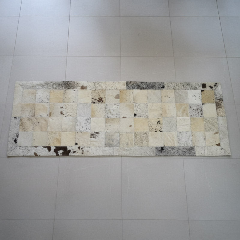 Passadeira de Couro Natural Quadriculada Bege e Cinza 1,50m x 0,50m