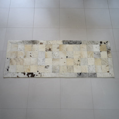 Passadeira de Couro Natural Quadriculada Bege e Cinza 1,50m x 0,50m