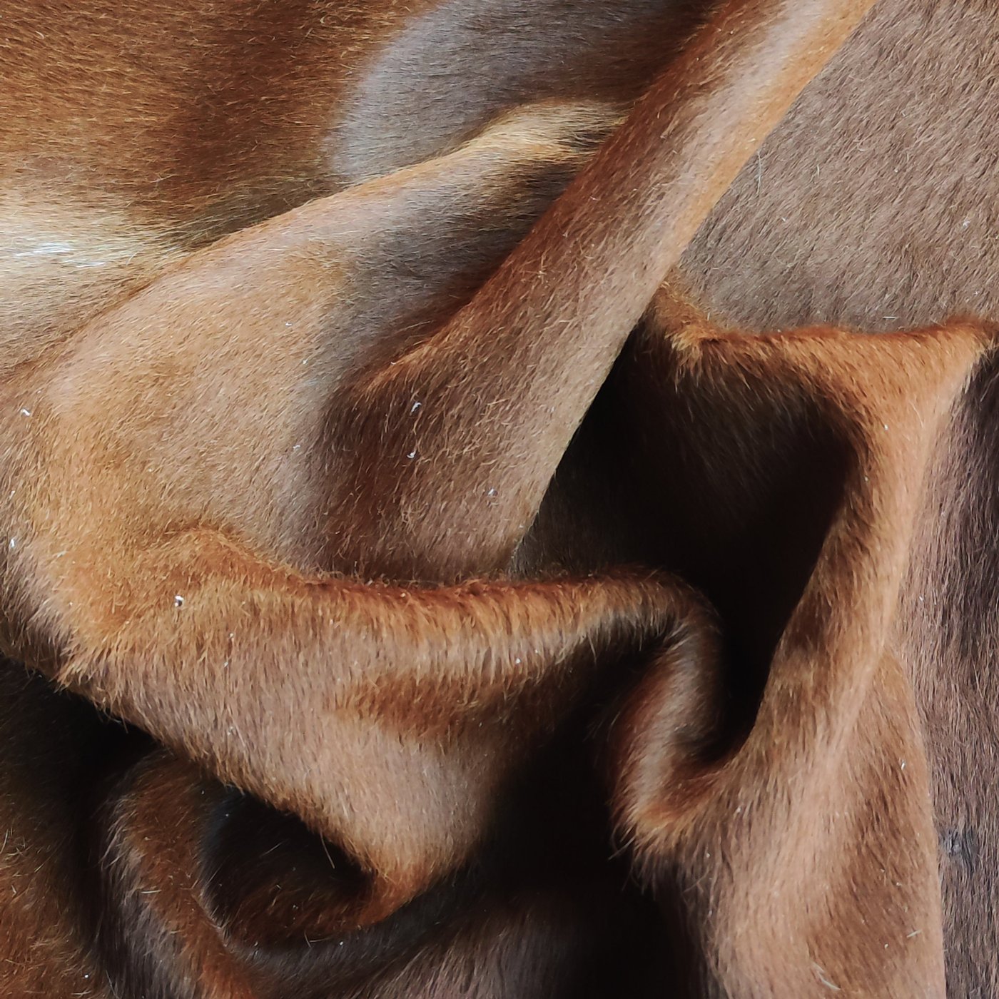 Tapete de couro de boi Vermelho e Branco Hereford VB857 — detalhe do acabamento artesanal